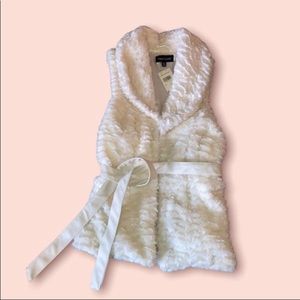 NWT- New Look Faux-fur vest with belt